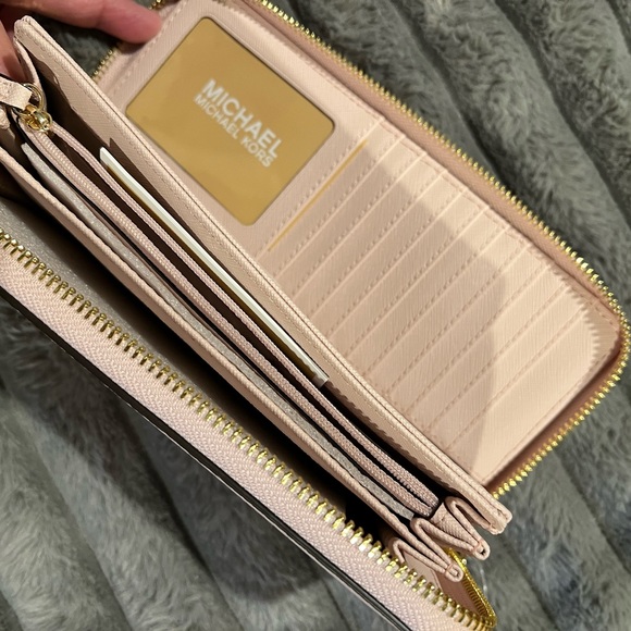 MICHAEL KORS JET SETTRAVEL LEATHER CONTINENTAL WALLET WRISTLET POWDER BLUSH $228 - Picture 4 of 11
